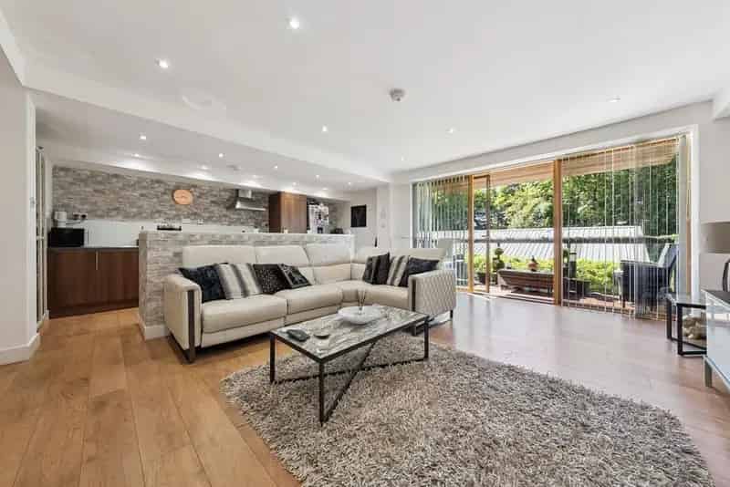 2 Bedroom Flat for Sale Shawlands