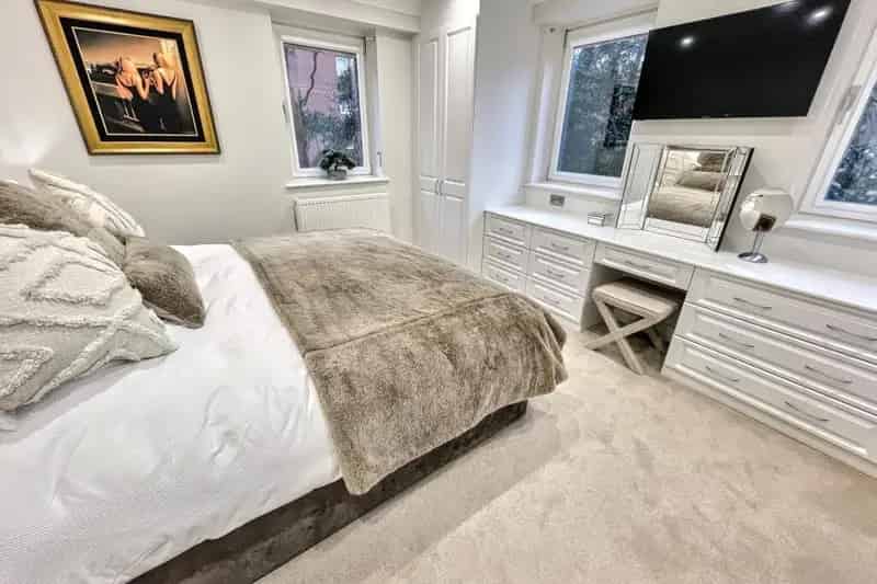 3 Bedroom Seafront Apartment Bournemouth Balcony Secure Parking