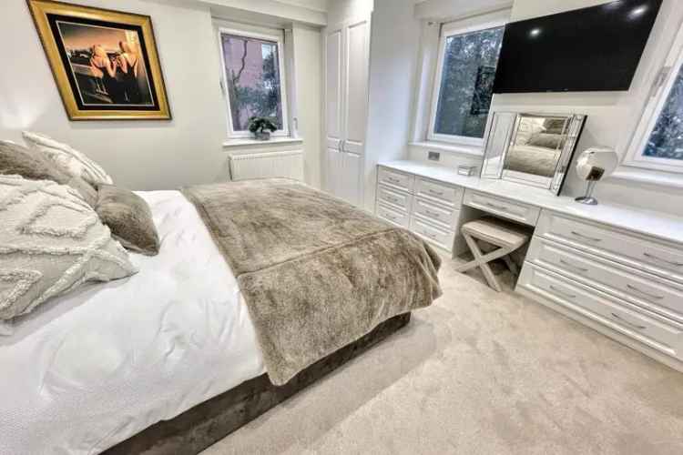 3 Bedroom Seafront Apartment Bournemouth Balcony Secure Parking