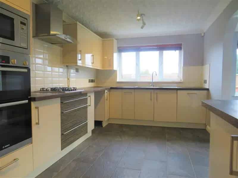 4 Bedroom Family Home with Garage and Garden Zero Deposit Available