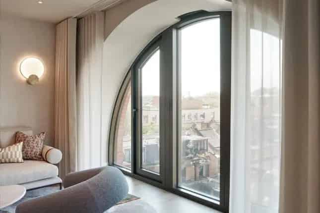 Luxury Riverfront Apartment in Chelsea Waterfront Powerhouse