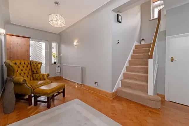 4 Bedroom Detached House for Sale Snaresbrook E11