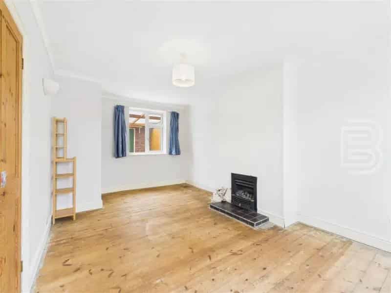 2 bed house for sale