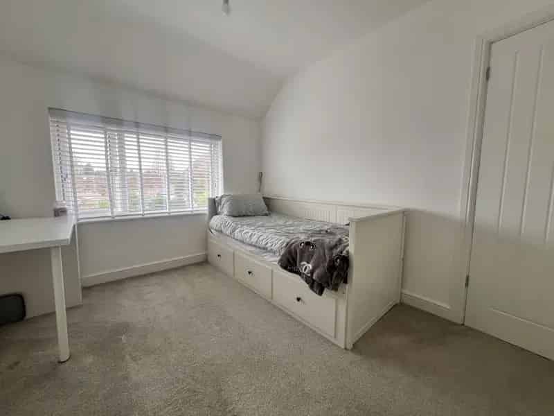 2 Bedroom End Terrace House For Rent