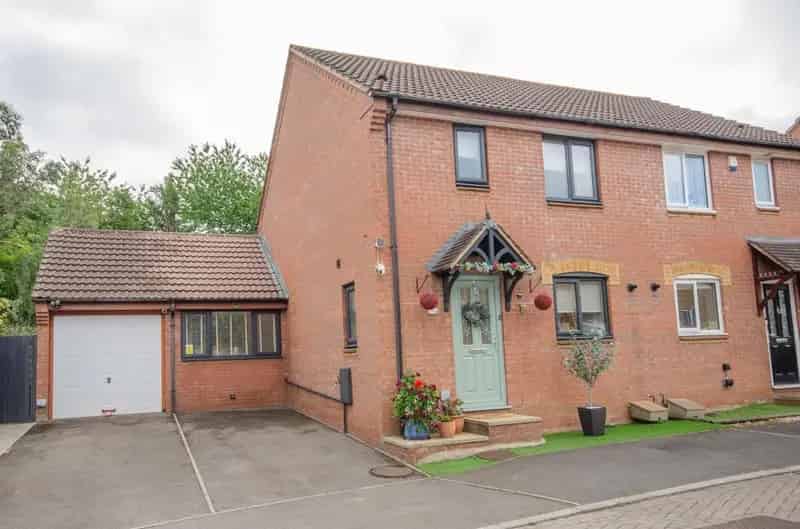 4 Bedroom Semi Detached House For Sale