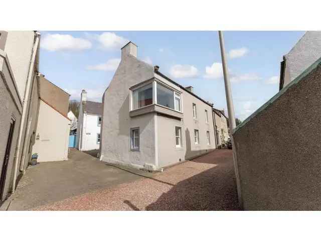 3 Bedroom End Terraced House for Sale River Forth Views