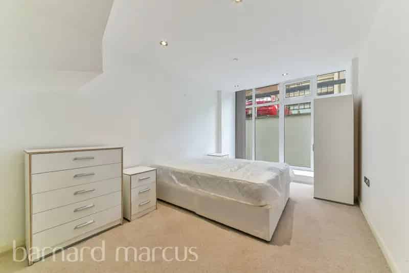 2-Bed Luxury Apartment Near East Croydon Station