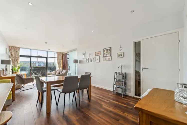 Two-Bedroom Flat with Terrace Secure Parking Near SECC Glasgow