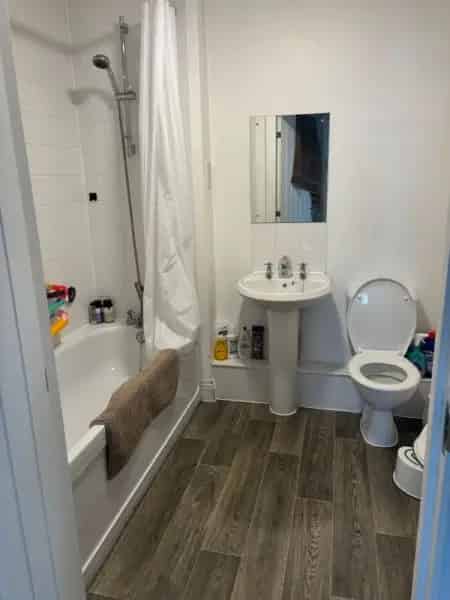 3 Year Old 1st Floor Flat Near M1 - Allocated Parking