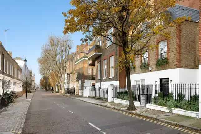 Contemporary 4-Bedroom House near Hyde Park Bayswater London