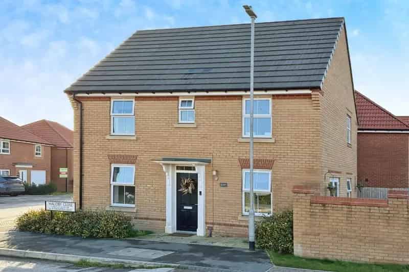 3 Bedroom Detached House For Sale