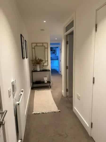 Beautiful 2 Bed 2 Bath New Build Flat with Communal Courtyard