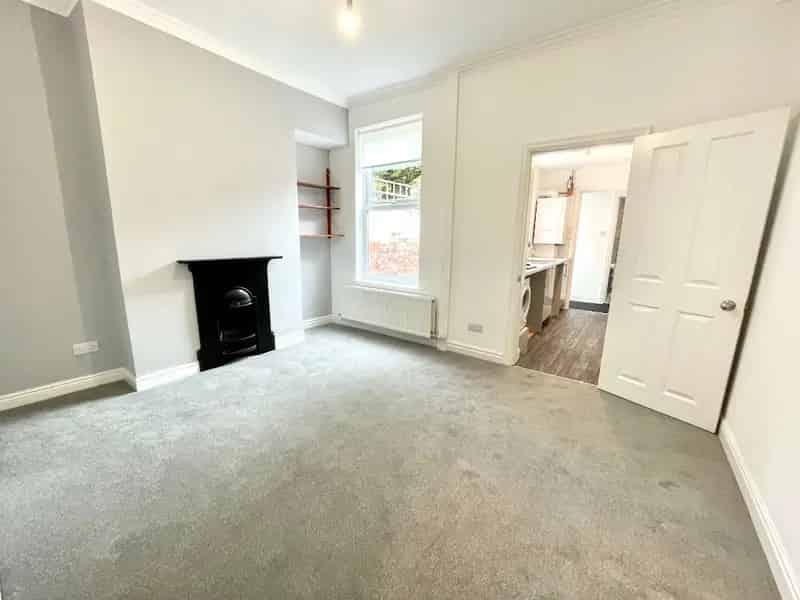 2 Bedroom Terraced House to Rent in York South Bank