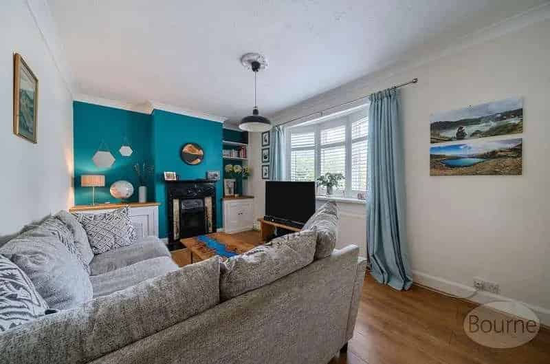 2 bed house for sale
