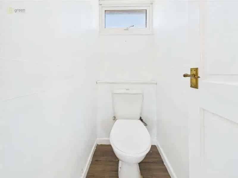3 Bed House For Sale Near Brook Meadow Park