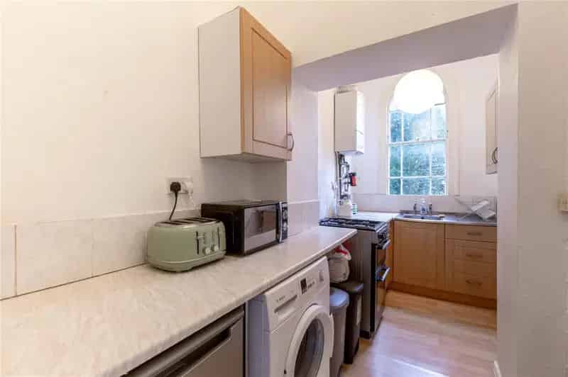 2 Bedroom Apartment Bristol - Spacious Ground Floor Apartment with Parking