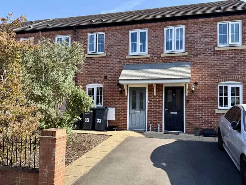 2 Bedroom Terraced House to Rent Near Amenities