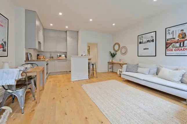 Flat to rent in Nottingham Place, London W1U