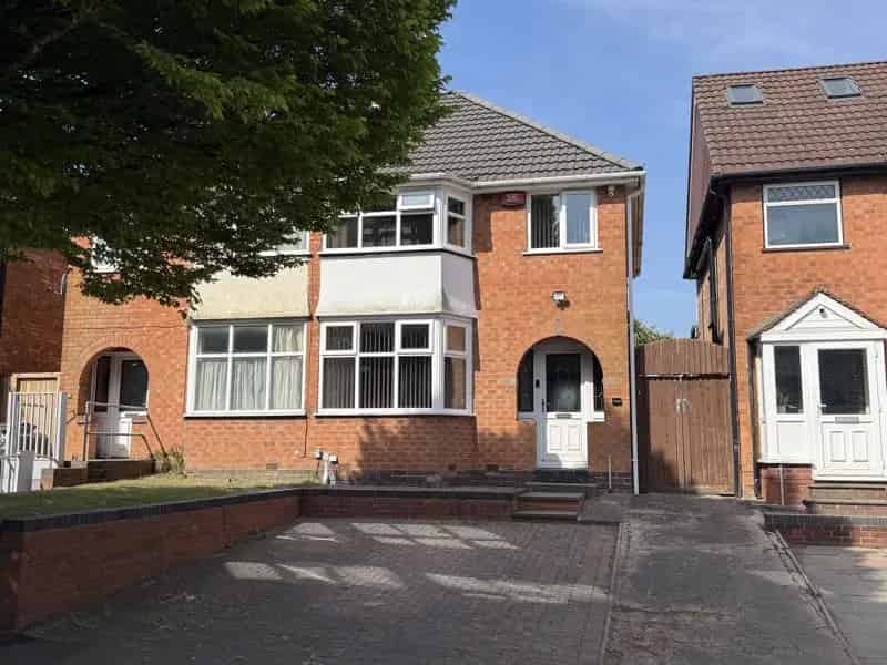 3 Bedroom Semi Detached House to Rent