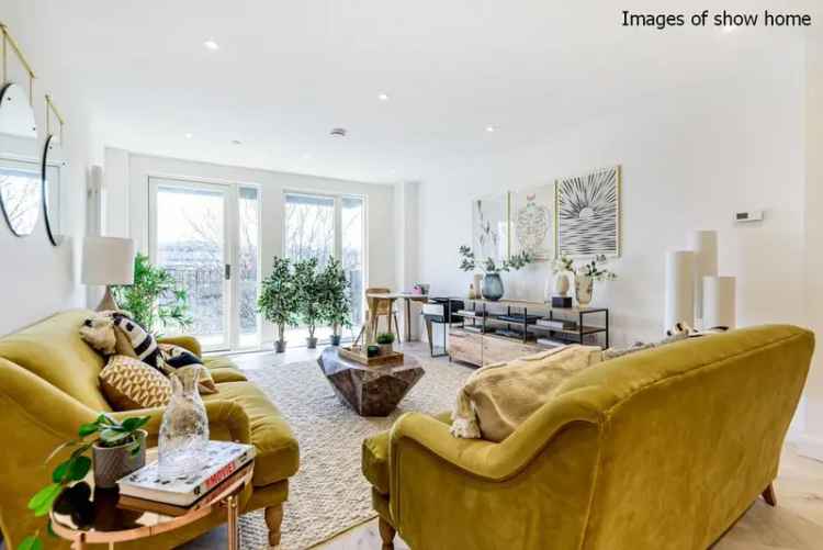 Flat For Sale in London, England