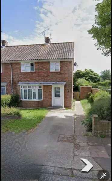 3 Bed Semi Detached House Near Beach