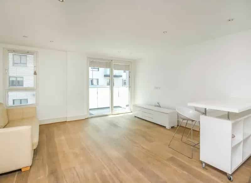 Modern Flat with Balcony and Roof Terrace