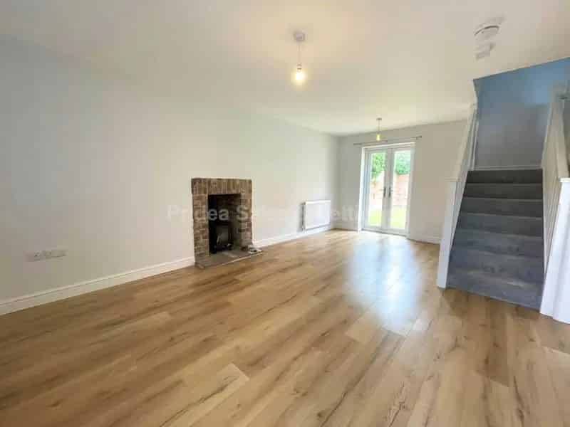 3 Bedroom Detached House to Rent