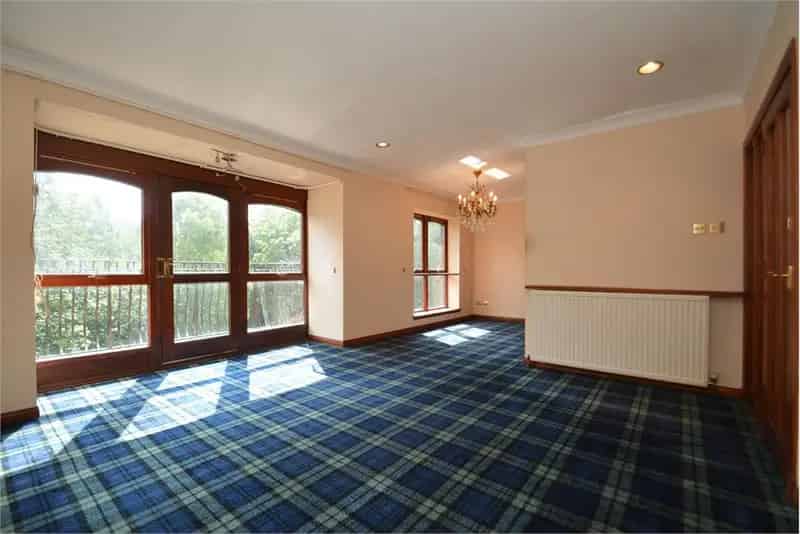 3 Bed Flat Top Floor with 1 Reception Room