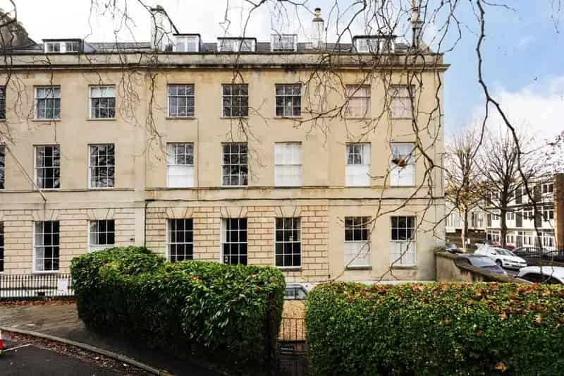 3 Bedroom Flat for Sale in Clifton Village