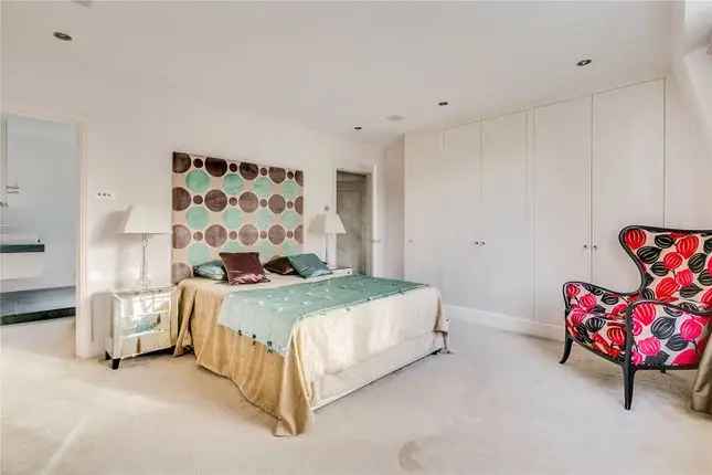 Maisonette to rent in Brompton Square, London SW3