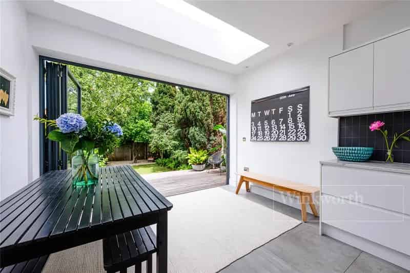 4 Bedroom House London Family Home Private Garden