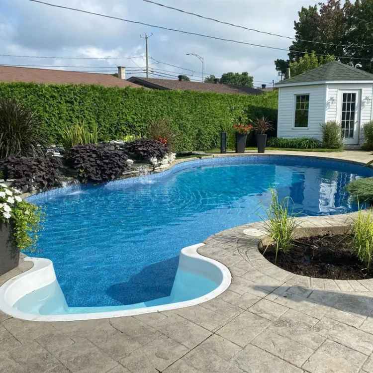 4 Bedroom House with Inground Pool Near Services