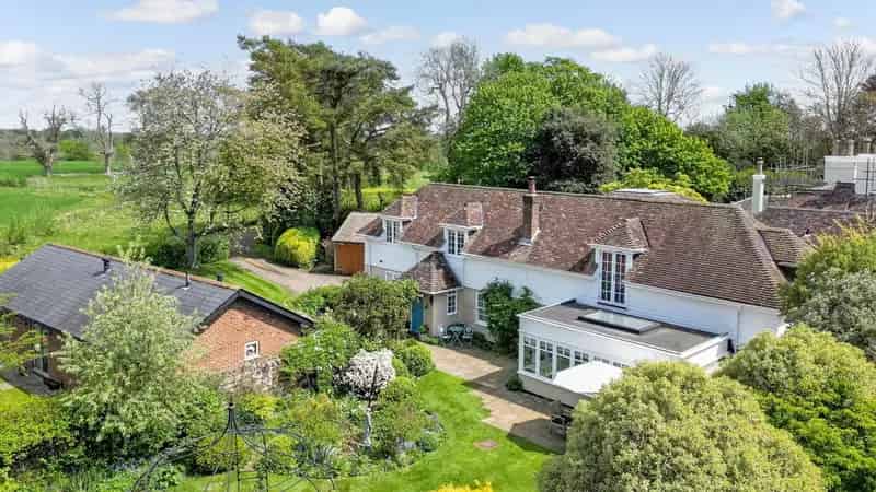 Charming Detached Cottage with Annexe and Wildlife Garden