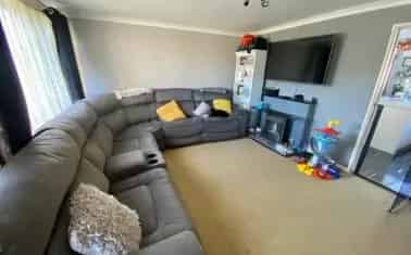 Spacious 3-Bedroom Mid-Terraced House with Modern Kitchen