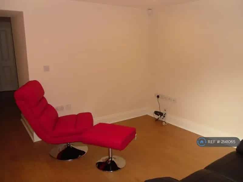 3 Bedroom Flat Near Bradford University