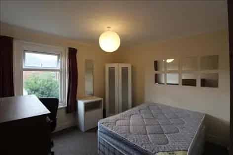 5 Bedroom House Southampton - July 1st Availability