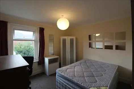 5 Bedroom House Southampton - July 1st Availability