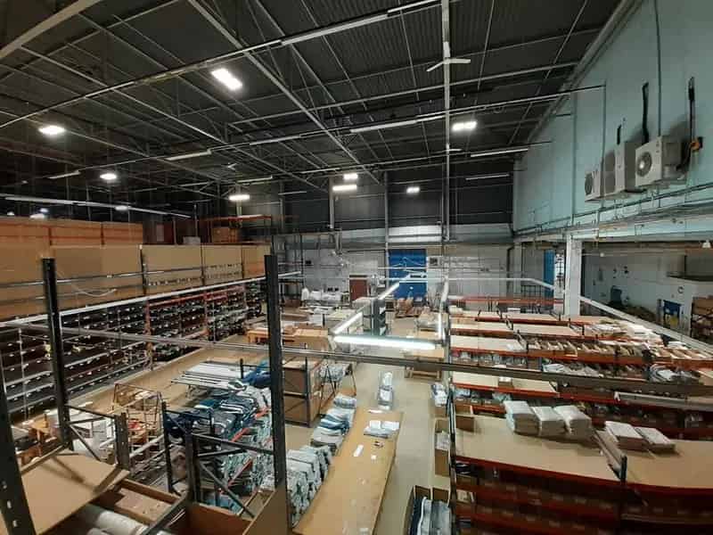 Warehouse To Let - Steel Construction - High Eaves - Secure Yard