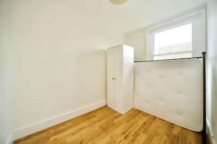 Spacious 2-Bed Flat with Loft Conversion Near Dalston