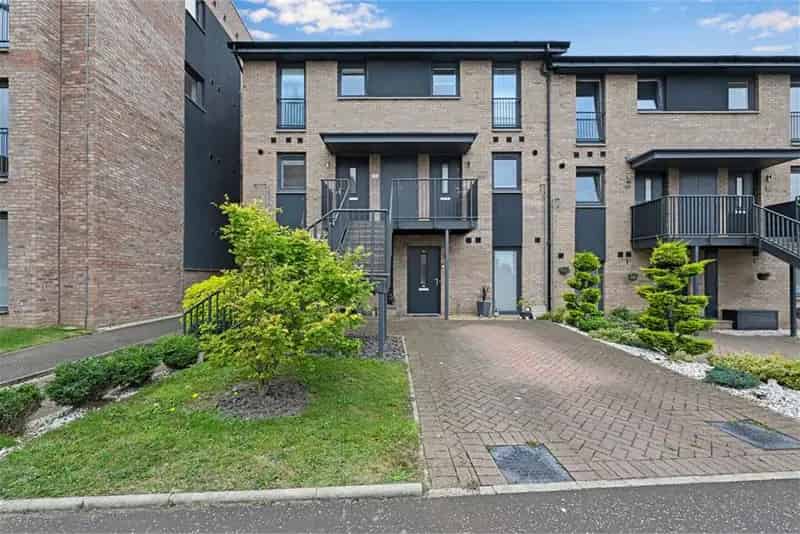 2 Bed Flat Duplex Portobello Edinburgh Modern Kitchen Juliet Balconies