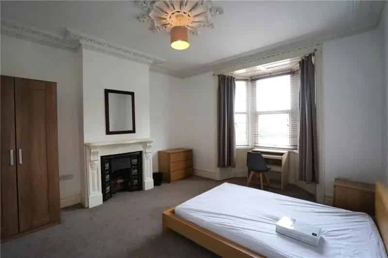 6 Bedroom House Fully Furnished Garden Bills Inclusive Students Interns