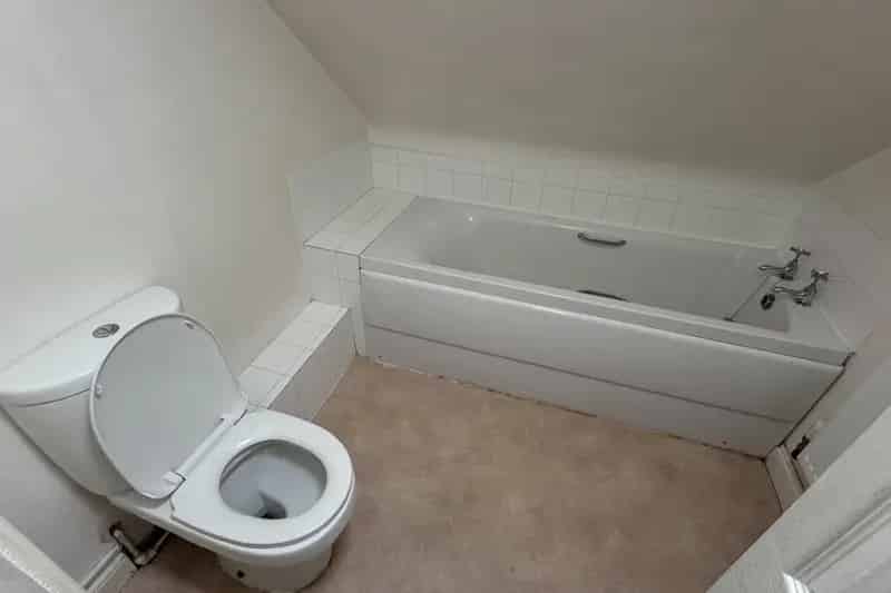 Two Bedroom Flat Near Town Centre Available March