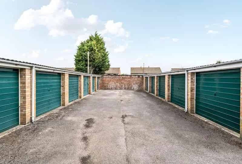 2 Bed Flat for Sale Stunning Views and Modern Amenities