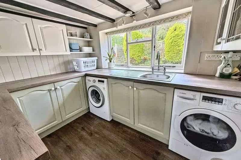 4 Bed Grade II Listed Cottage Downton