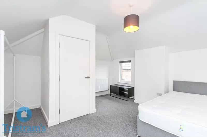 3 Bedroom Student Flat to Rent Bills Inclusive Option Available