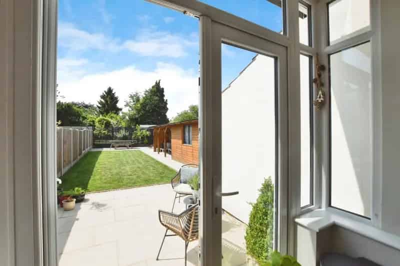 3 Bedroom House For Sale - Family Home with Garden and Parking
