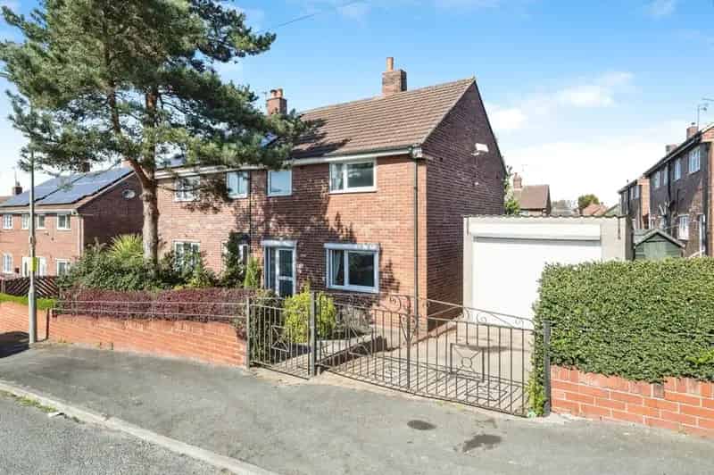 3 Bedroom Semi Detached House South Elmsall WF9