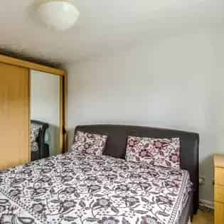 2 Bedroom Flat 55m² London - Secure Block Near Beckton Park