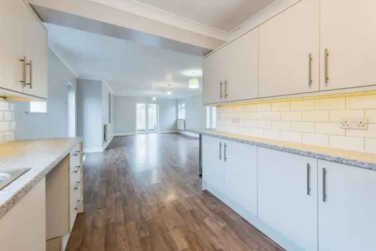 Four Bedroom Detached Bungalow in Stubbington