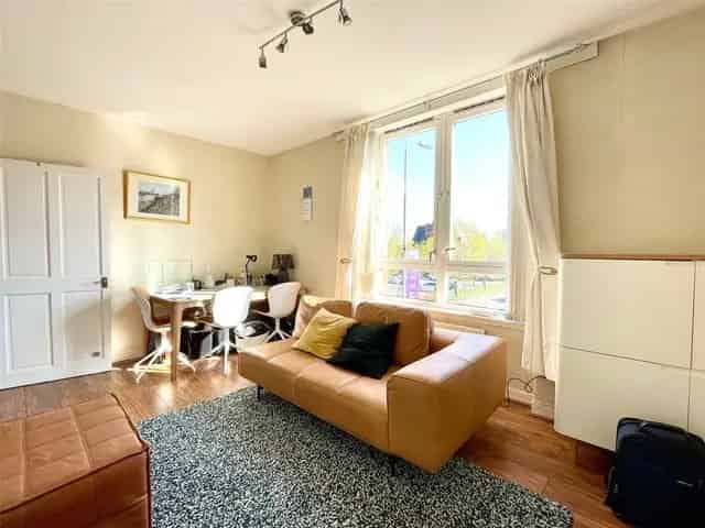 1 Bedroom Flat for Sale Near Glasgow Royal Infirmary
